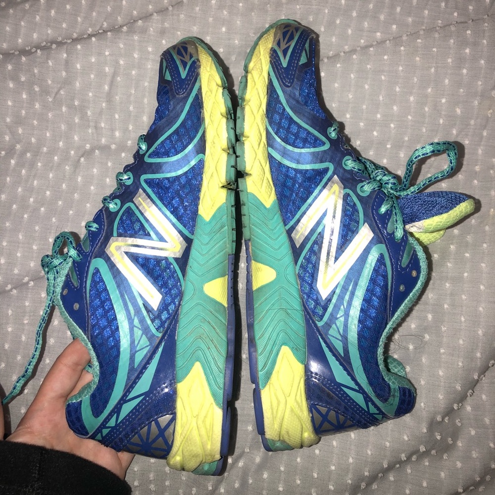 New Balances Tennis Shoes